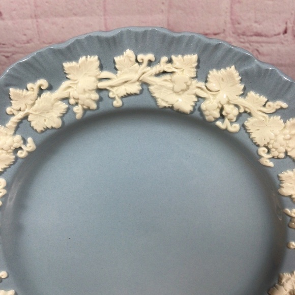 Vintage Wedgwood Blue Embossed Queens Ware Round Bread and Butter Plate - Picture 2 of 4